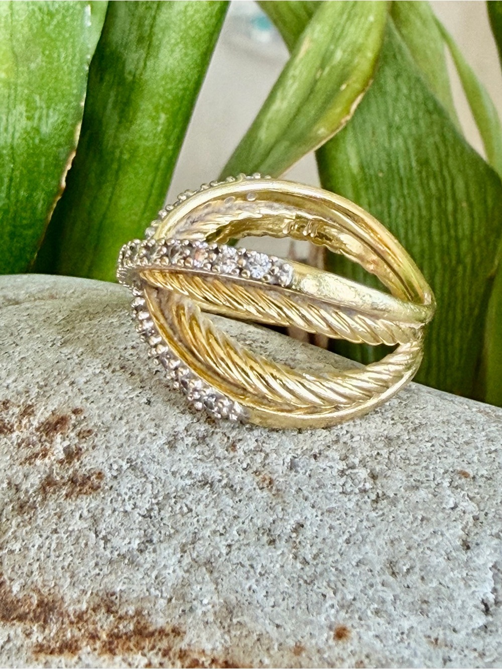 David Yurman 18 karat gold and diamond crossover ring - Picture 7 of 9